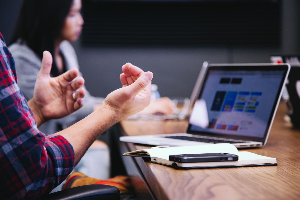 découvrez pourquoi la mutuelle est obligatoire pour les auto-entrepreneurs en france. informez-vous sur les avantages, les obligations légales et la meilleure couverture pour protéger votre santé tout en exerçant votre activité.