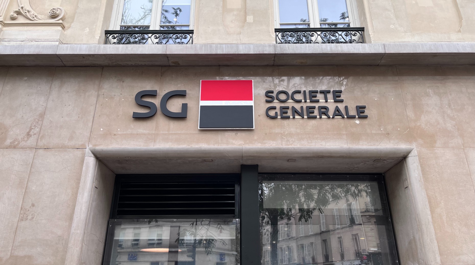 découvrez les solutions d'assurance proposées par la société générale, adaptées à vos besoins personnels et professionnels. profitez d'une protection complète et d'un service client de qualité pour sécuriser votre avenir.