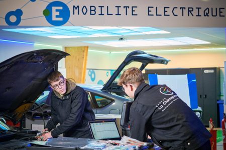 découvrez tout ce qu'il faut savoir sur l'habilitation électrique pour auto-entrepreneurs. apprenez les exigences, les formations nécessaires et les implications légales pour exercer en toute sécurité dans le secteur électrique.