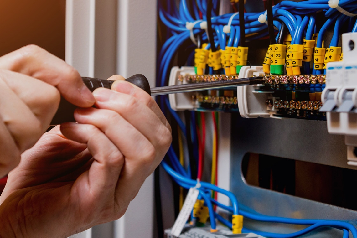 découvrez les taux horaires des électriciens en france, comparant les tarifs pratiqués par les professionnels du secteur. obtenez des conseils pour choisir un électricien compétent tout en respectant votre budget.