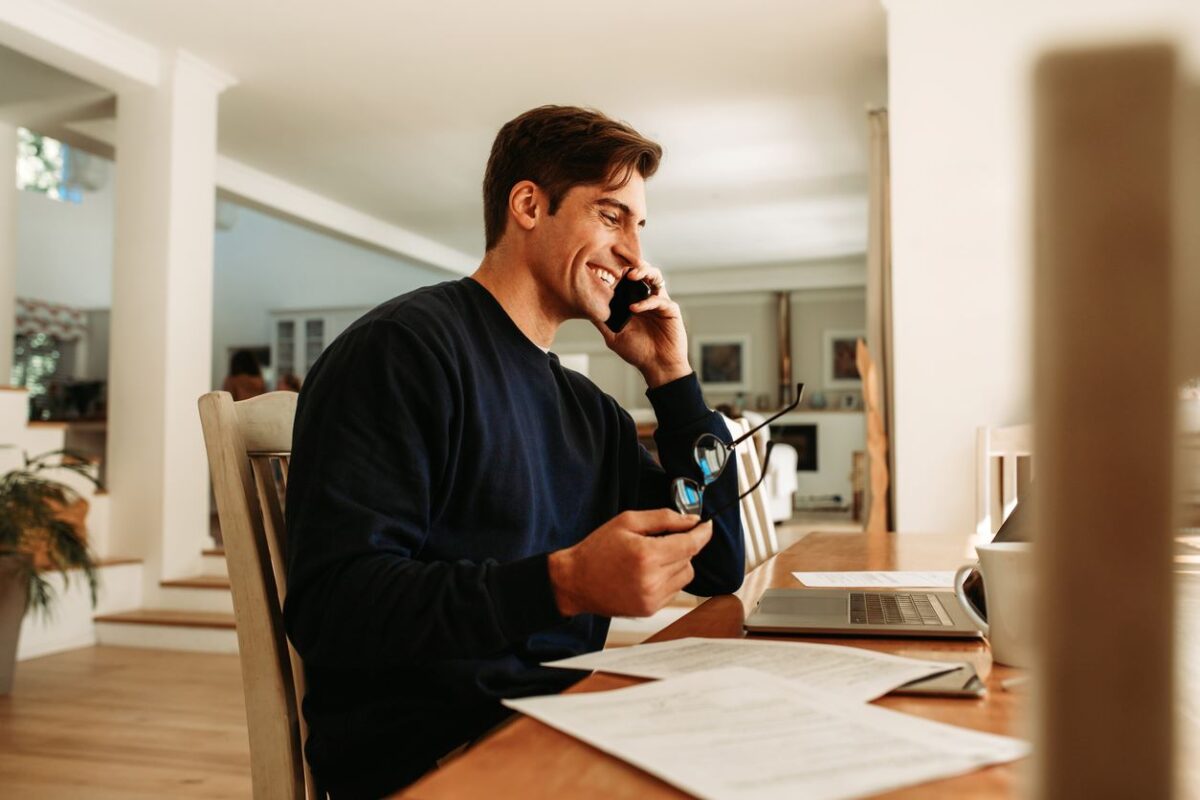 découvrez l'importance d'un compte bancaire pour auto-entrepreneur. apprenez comment choisir le bon compte, les avantages fiscaux, et les obligations légales liées à la gestion de votre activité. simplifiez votre gestion financière et assurez votre succès entrepreneurial.